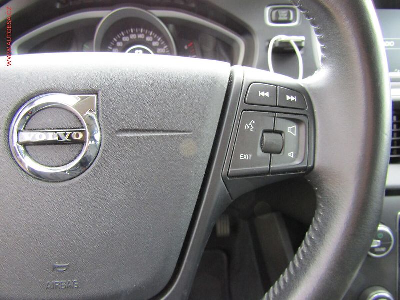 Volvo V40 (2016) 2.0D, AC, temp - fotka 15 z 17