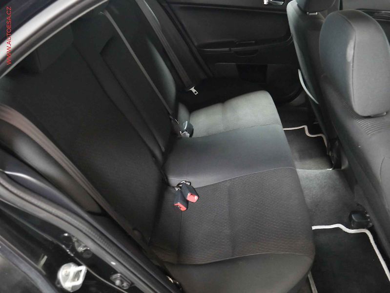 Mitsubishi Lancer (2017) 1.6., 1.maj,ČR, AC, výhřev - fotka 11 z 19