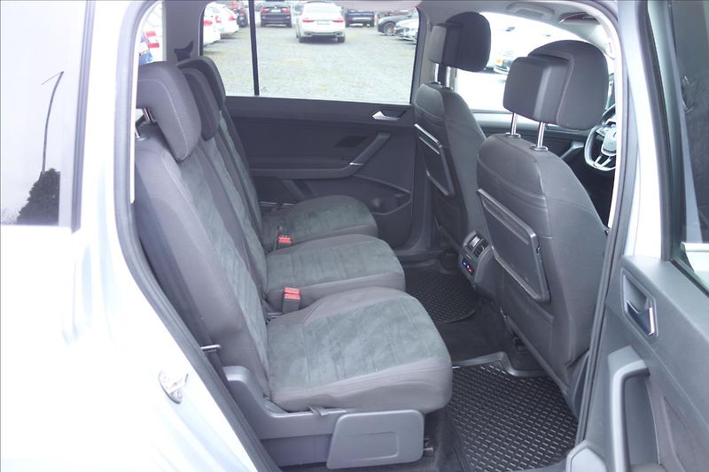 Volkswagen Touran 2,0 TDi 110KW,ČR,SERV.KN.,DSG. - fotka 15 z 34