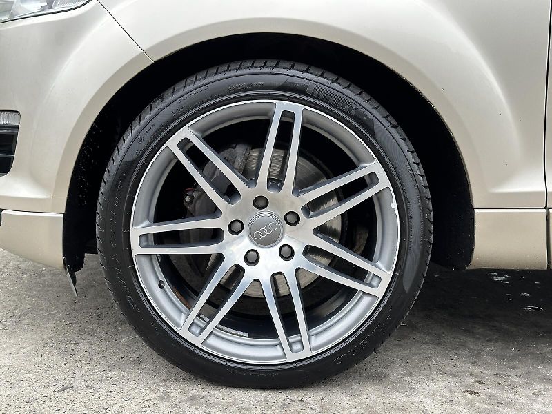 Audi Q7 3.0TDi V6 4x4 Tiptronic 233PS - fotka 12 z 48