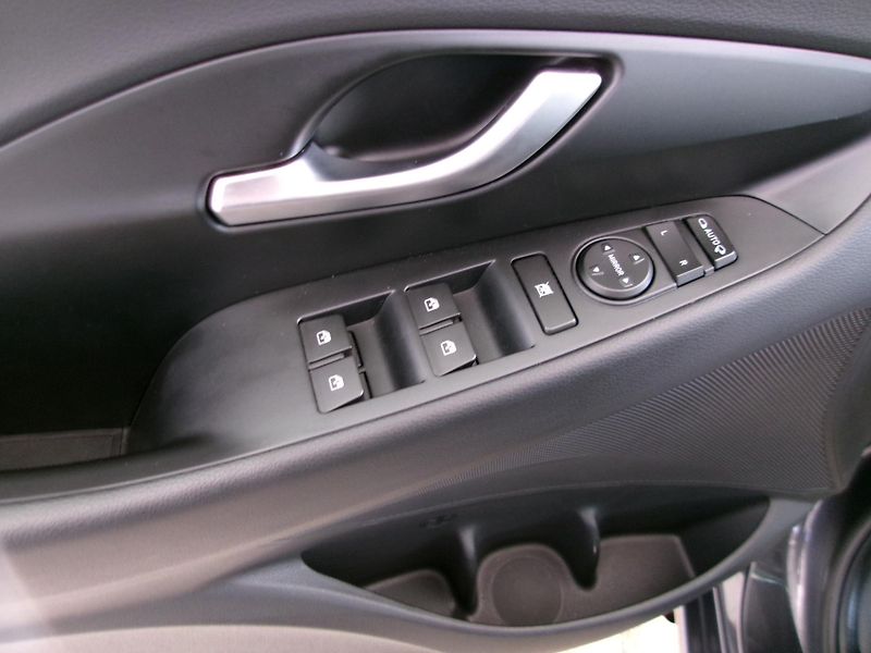 Hyundai i30 (2024) 1.5T-GDi 117kW MH Smart Plus - fotka 10 z 15