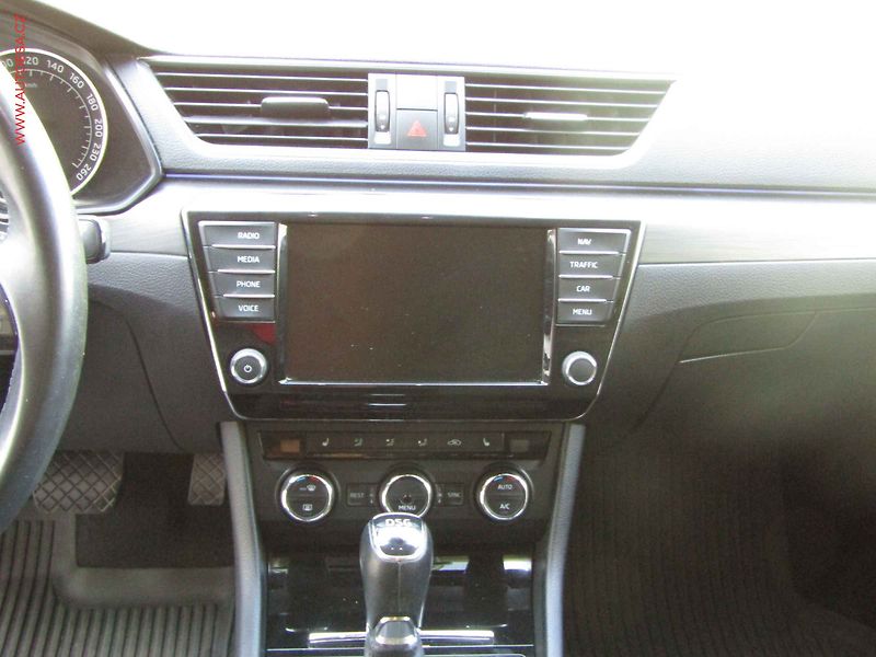 Škoda Superb (2016) 2.0 TDi, Style, DSG, TZ - fotka 14 z 19