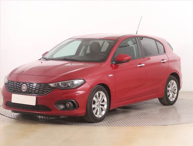 Fiat Tipo (2017) 1.4 16V, Serv.kniha, Navi - fotka 2 z 13