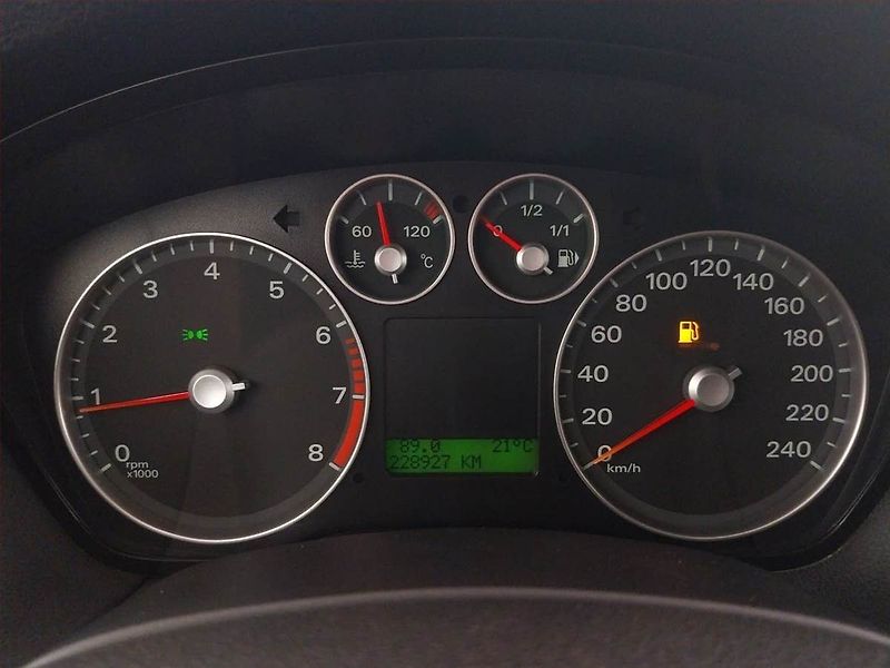 Ford Focus (2006) Ghia 1.6 16V, slušný stav - fotka 11 z 20