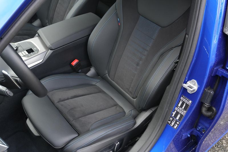 BMW Řada 3 M340i xD,Tažné, H/K, 360°, ACC - fotka 30 z 36