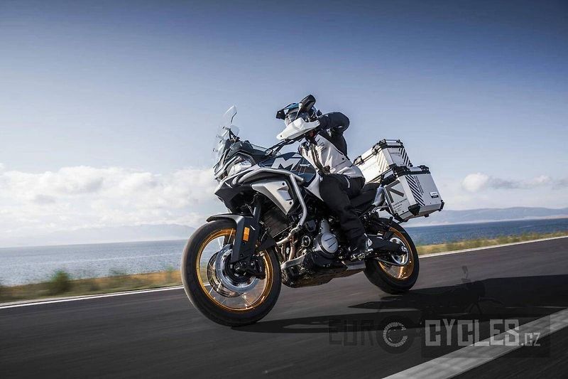 CFMOTO (2026) 700 MT Adventure - fotka 9 z 12