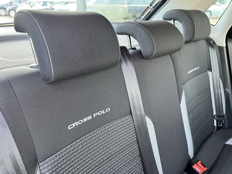 Volkswagen Polo Cross 1.0MPi 55kw TEMPOMAT ALU - fotka 30 z 48