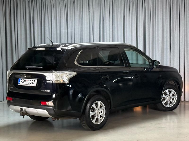 Mitsubishi Outlander (2015) 2.2D 4x4, AUTOMAT, serviska - fotka 4 z 13