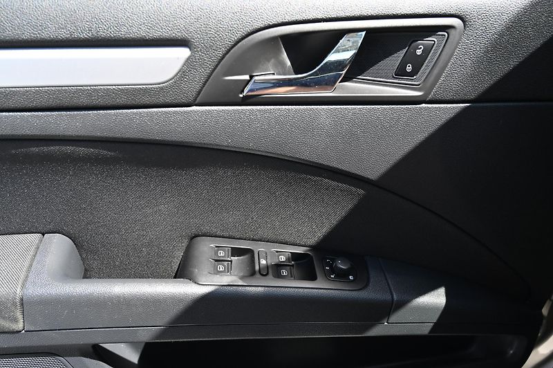 Škoda Superb 2.0TDI 103KW Ambition 9/2012 - fotka 22 z 38