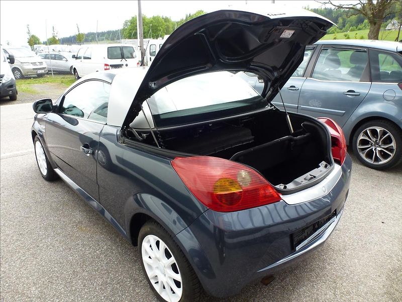 Opel Tigra 1,4 16V Roadster Cabrio - fotka 47 z 48