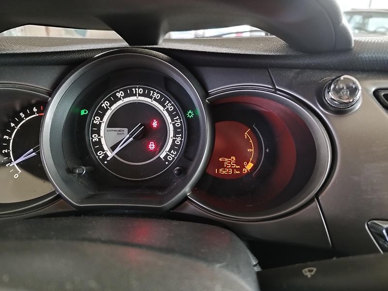 Citroën C3 (2016) 1,2I,60KW,KLIMA,LED,SERVISKA - fotka 22 z 26