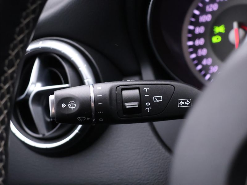 Mercedes-Benz CLA 2,0 250 155kW 4Matic Xenon - fotka 20 z 39