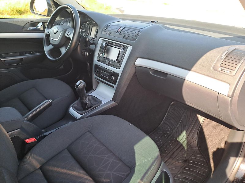 Škoda Octavia (2011) 1.6 TDi, PĚKNÝ STAV - fotka 13 z 30
