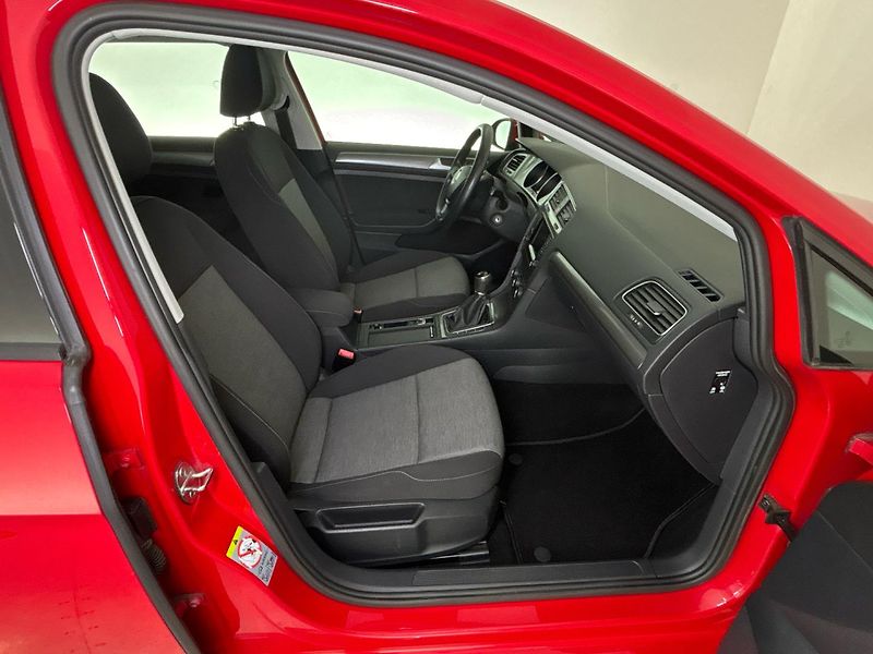 Volkswagen Golf Trendline - fotka 9 z 28
