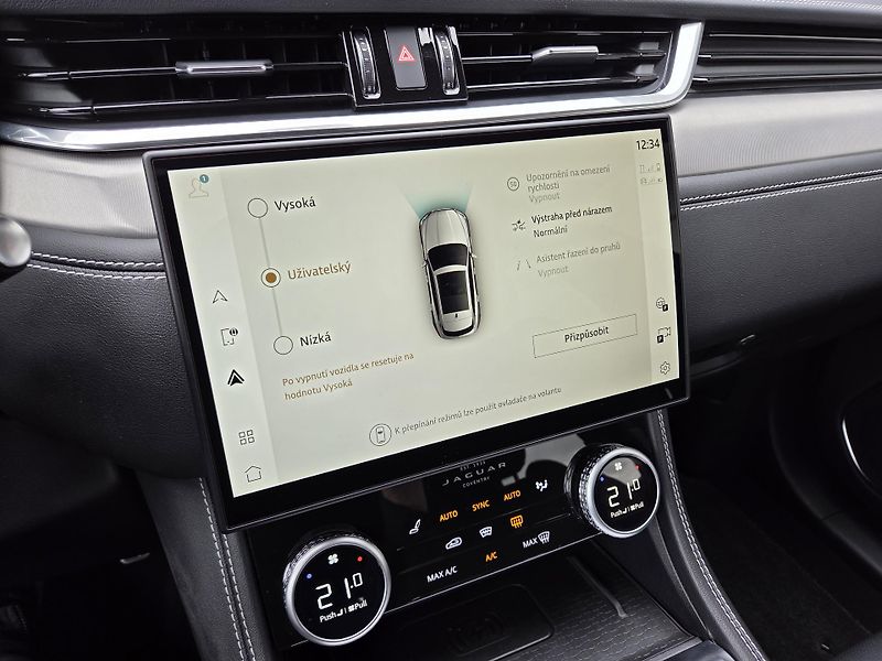 Jaguar F-Pace D300 ED90th HUD PANO ZÁR-2030 - fotka 41 z 48