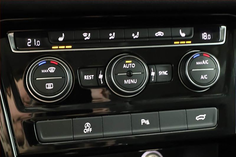 Volkswagen Touran (2016) Highline 2.0 TDI, Automat - fotka 13 z 17
