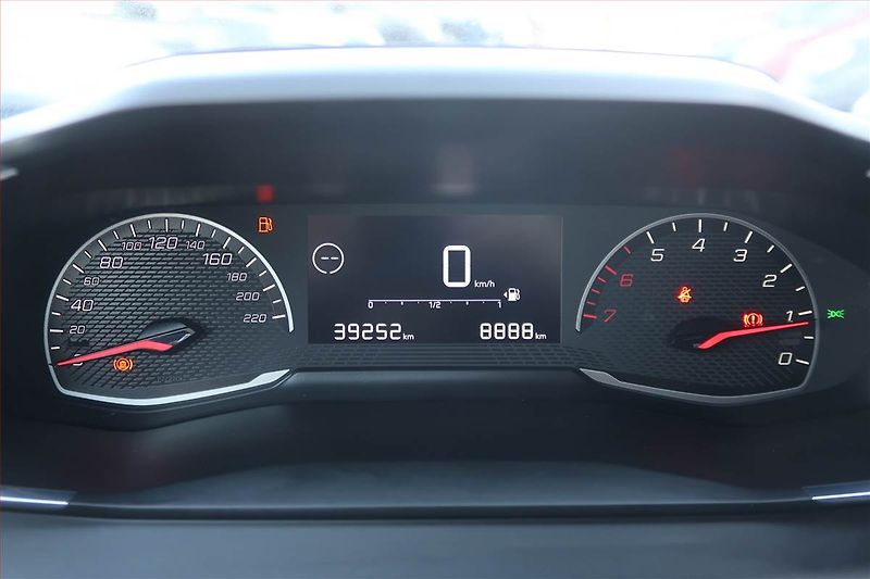 Peugeot 2008 (2021) 1.2 PureTech, Serv.kniha - fotka 11 z 17