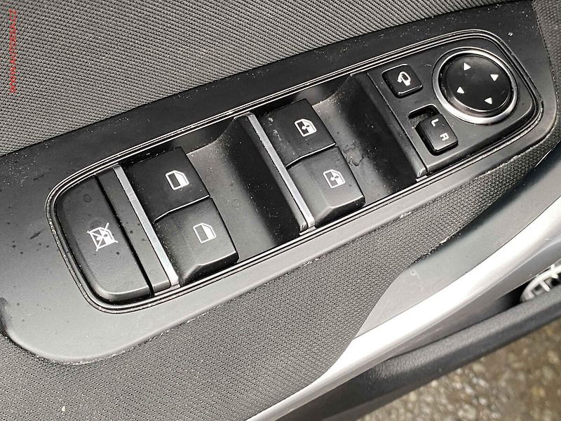 Kia Ceed (2023) 1.5 T-GDi, 1.maj,ČR, TOP - fotka 11 z 18