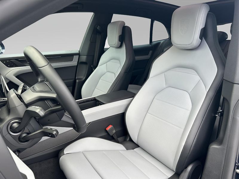 Porsche Cayenne Electric - fotka 16 z 30