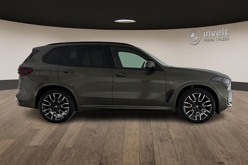 BMW X5 xDrive30d - fotka 2 z 26