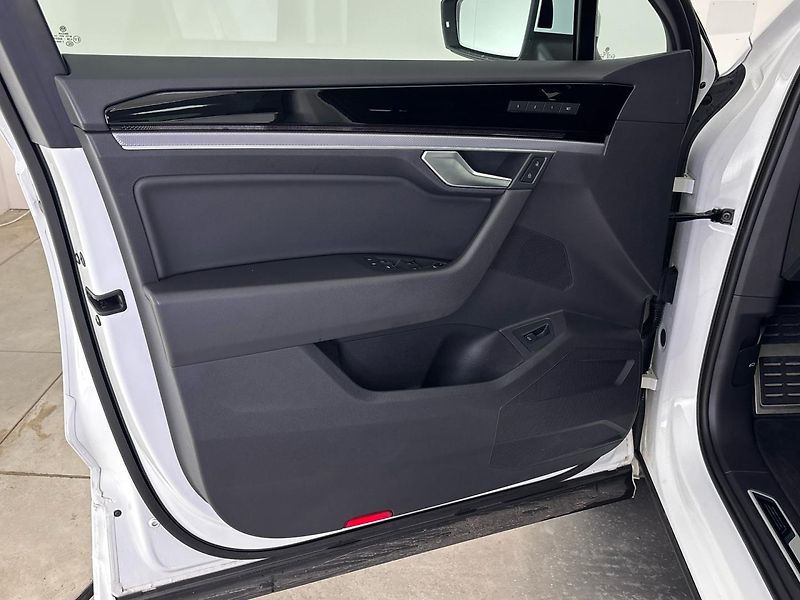 Volkswagen Touareg R-Line - fotka 13 z 30