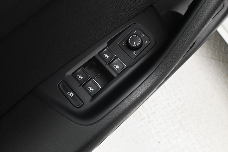Volkswagen Passat 1,4 GTE 160 kW DSG Záruka až 5 - fotka 29 z 35