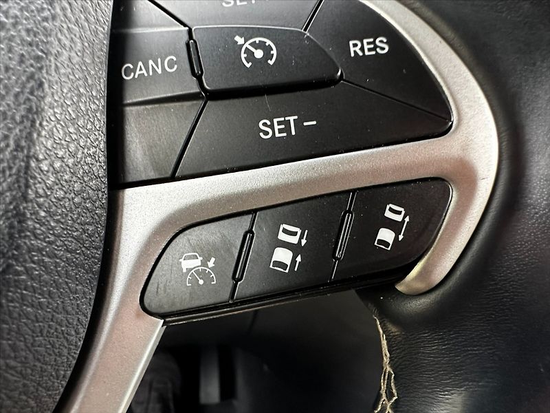 Jeep Grand Cherokee 3,0 184kW Overland 4x4 - fotka 36 z 45