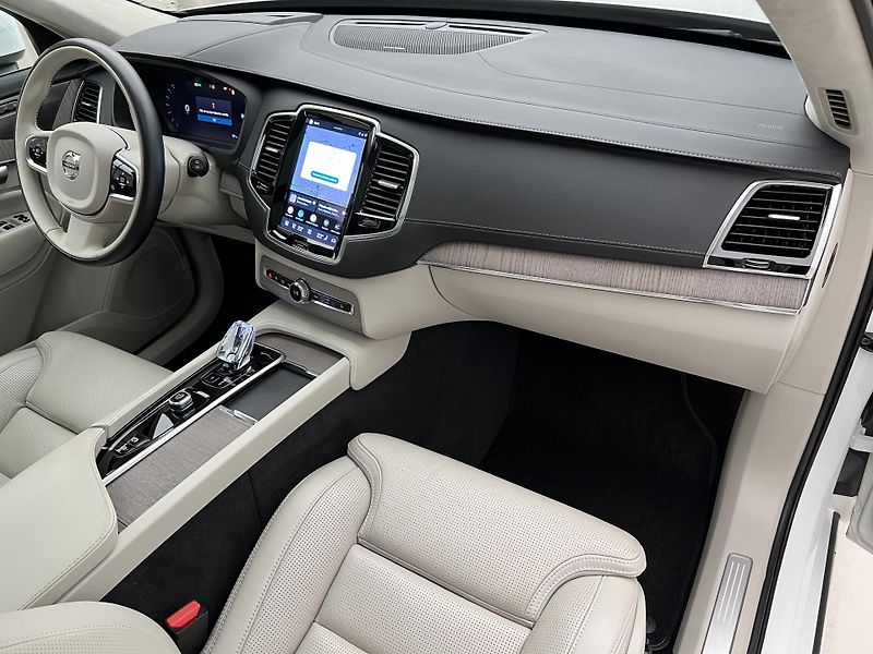 Volvo XC90 B5 AWD ULTIMATE BRIGHT 7 MÍST  - fotka 26 z 51
