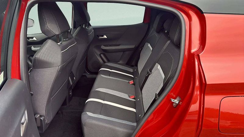 Opel Frontera (2026) GS Hybrid 1.2 TURBO (81kW/110k - fotka 18 z 23