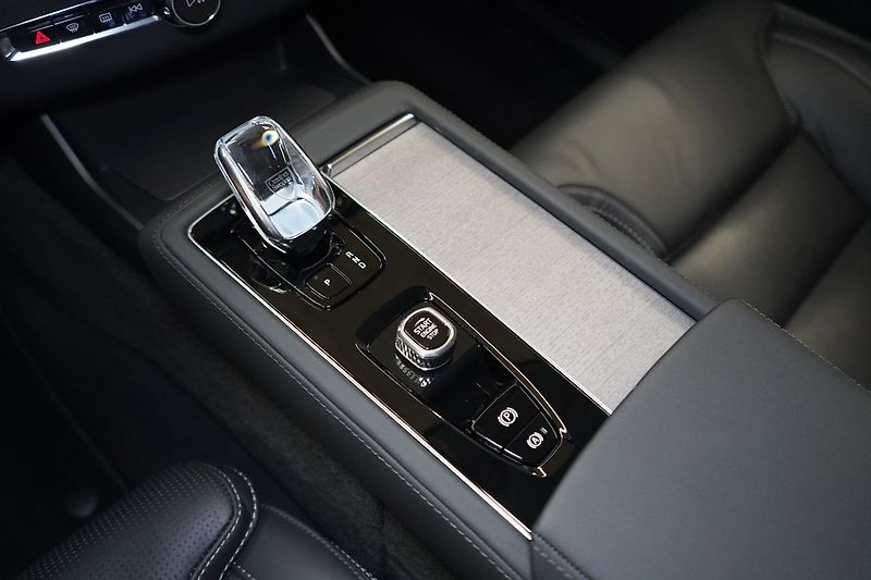 Volvo XC90 T8 PLUS Dark, Vzduch,Ventilace - fotka 40 z 50