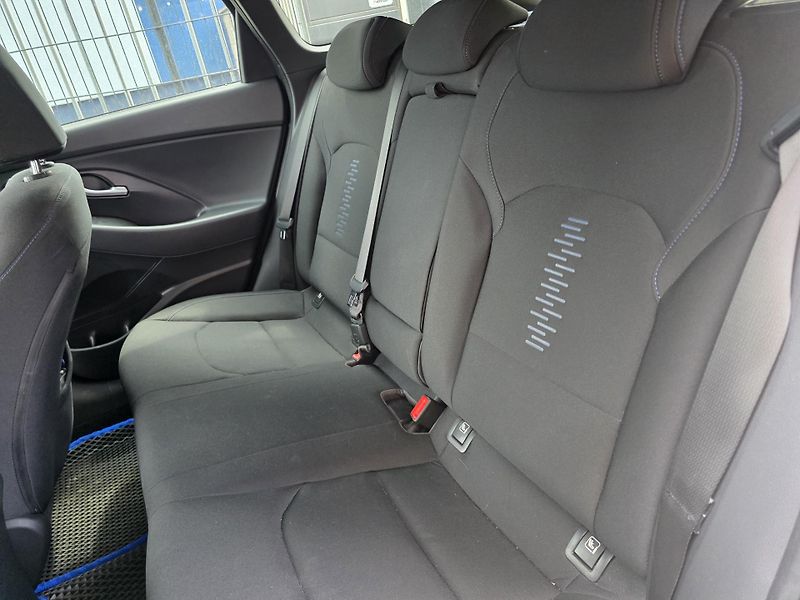 Hyundai i30 (2019) 1.4-KAMERA-PARKOVACÍ SENZORY - fotka 10 z 15