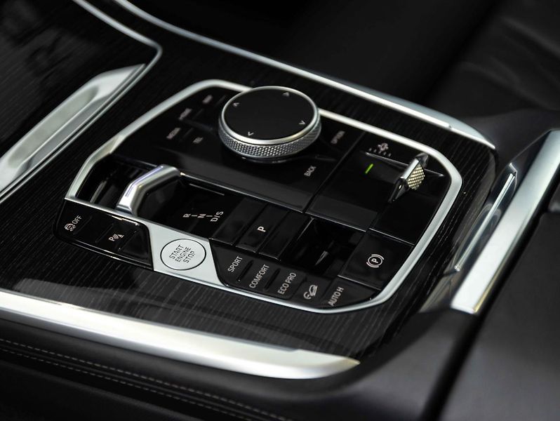 BMW X7 xDrive40i - fotka 15 z 25