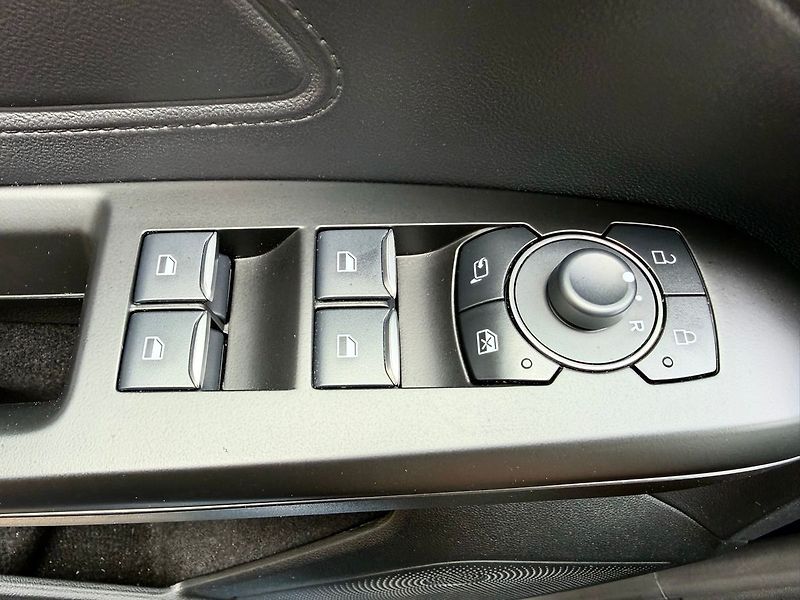 Ford Focus 1.0 ECOBOOST  A/T TITANIUM - fotka 19 z 21