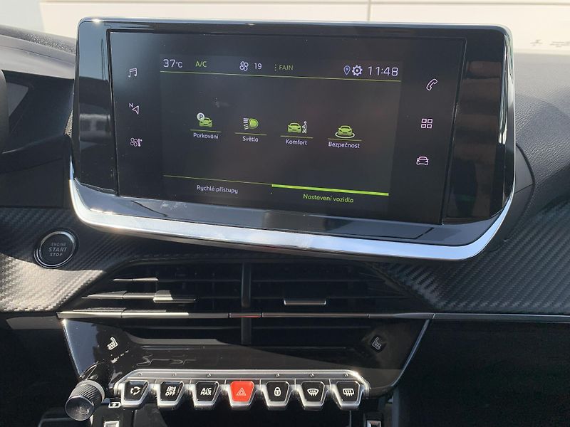 Peugeot 2008 ALLURE 1,2 PureTech 96kW AT - fotka 21 z 30