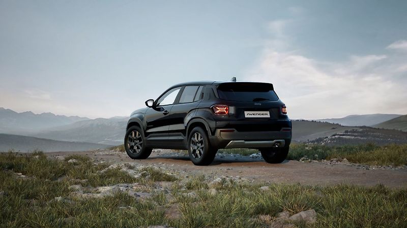 Jeep Avenger (2026) Altitude 1.2 Turbo e-Hybrid 11 - fotka 2 z 8