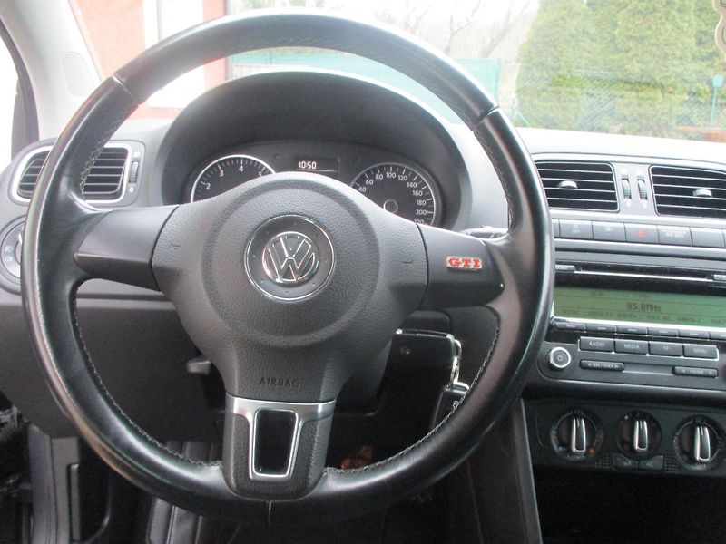 Volkswagen Polo 1.2 TSi KLIMA - fotka 17 z 32