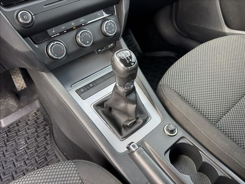 Škoda Octavia 1,6 TDI 81kW 2.maj původ ČR - fotka 32 z 50