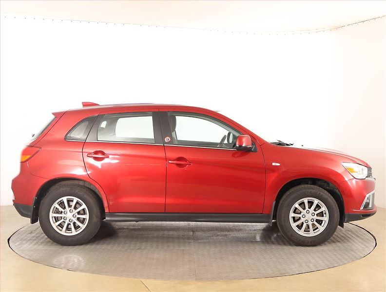Mitsubishi ASX (2018) Invite 1.6 MIVEC, Serv.kniha - fotka 6 z 17