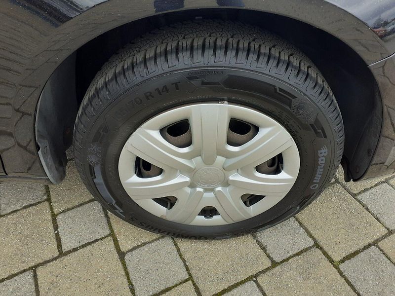 Škoda Fabia (2011) KOMBI 1.4 16V - fotka 16 z 28