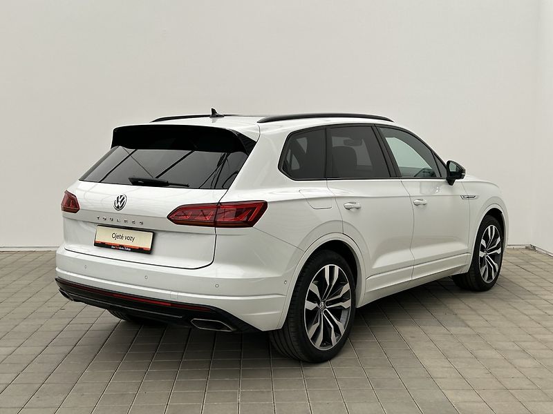 Volkswagen Touareg 3.0 TDI 4x4 R-Line - fotka 2 z 31