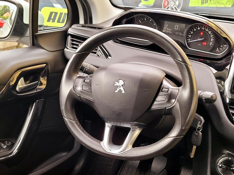 Peugeot 208 SERV.KNIHA,ČR,málo najeto    - fotka 26 z 41