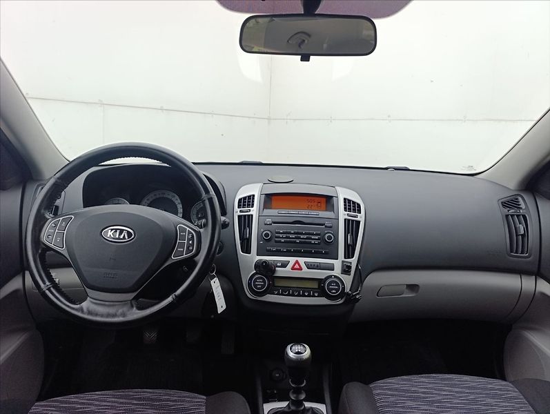 Kia Ceed 1,6 CVVT Aut. klimatizace ČR - fotka 15 z 28