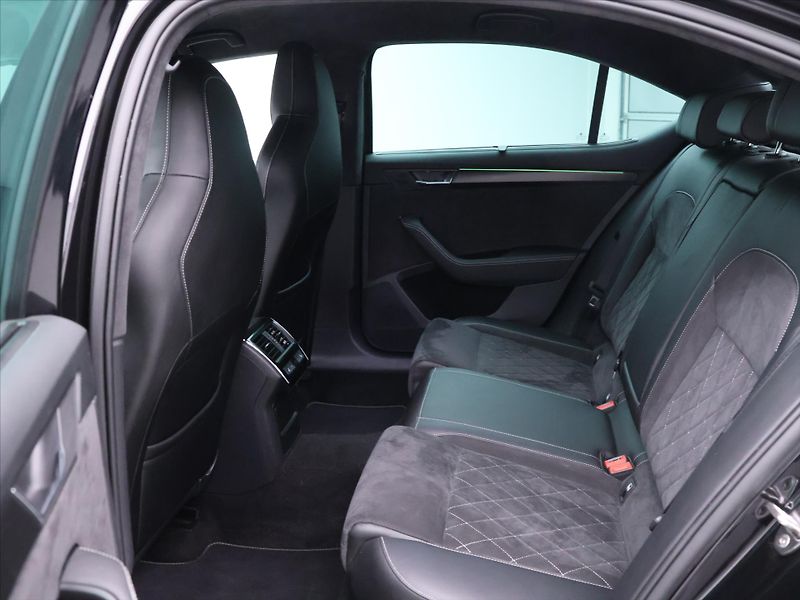 Škoda Superb 2,0 TDI DSG 4x4 Sportline DPH - fotka 14 z 36