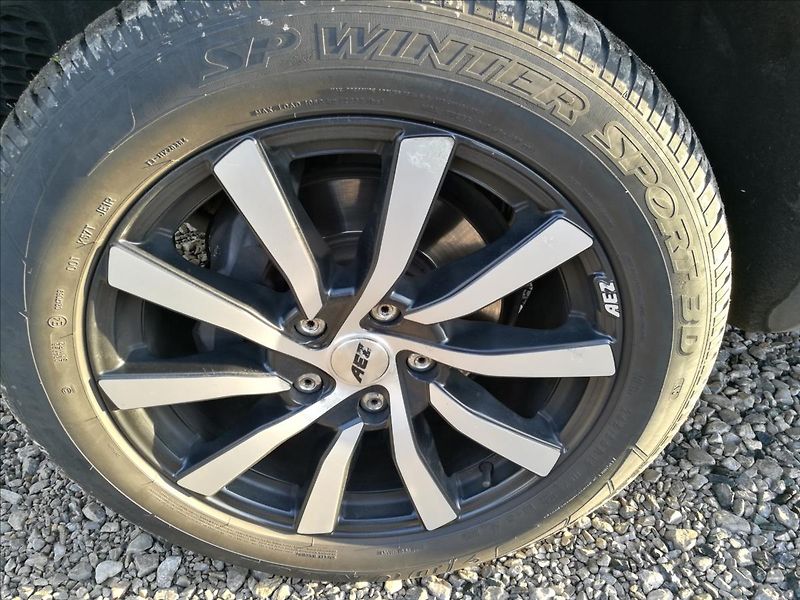 Volkswagen Touareg 3,0 TDI V6 Tiptronic - fotka 21 z 27