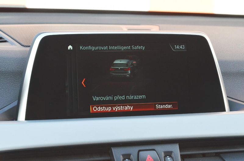 BMW X1 (2018) xDrive 20d 140kW AT /LED /NAVI - fotka 26 z 32