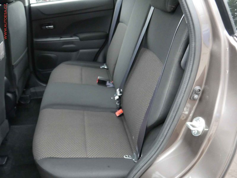 Mitsubishi ASX (2017) 1.6 MIVEC, ČR, AC, park.asist - fotka 10 z 14