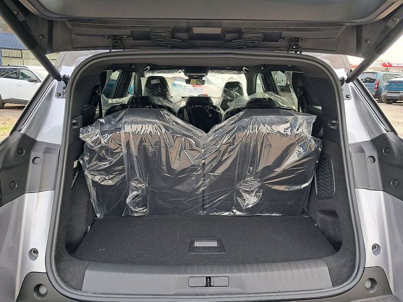 Peugeot 5008 5008 GT Plug-in HYBRID 225 e-D - fotka 9 z 14