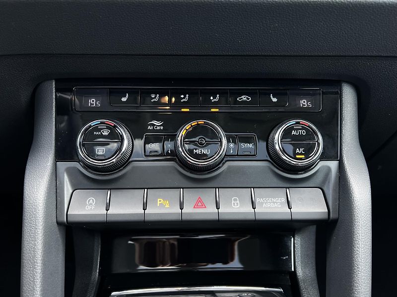 Škoda Karoq 2.0TDI 110kW Style+ Panoram TZ - fotka 16 z 28