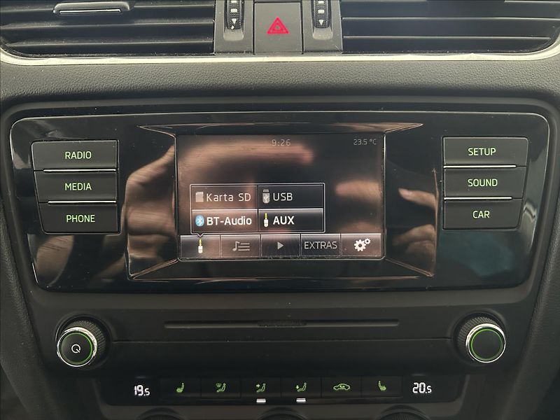Škoda Octavia 1,6   TDI 77kW,TAŽNÉ,SERVISKA - fotka 17 z 23