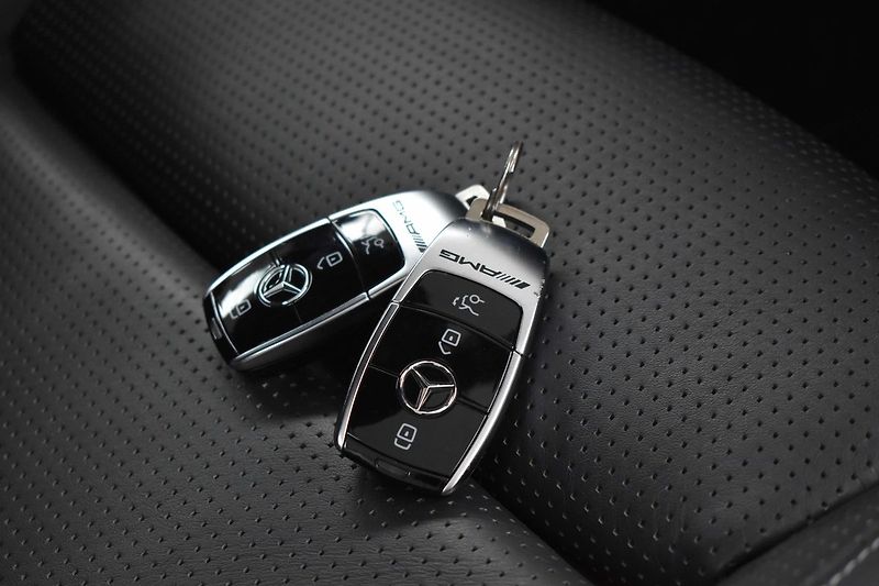 Mercedes-Benz Třídy C C63 AMG V8 BURMESTER*NAPPA*DPH - fotka 35 z 51